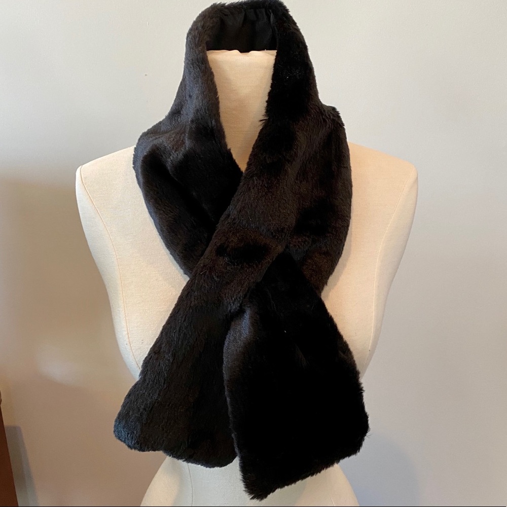 NEW YORK & COMPANY Two (2!!!!!) Faux Fur Scarves! - Picture 4 of 5